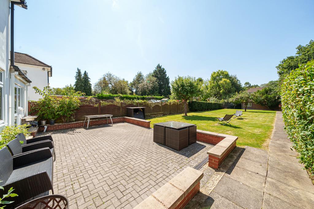 Rear garden sitting patio area