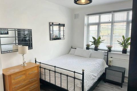 1 bedroom in a house share to rent, Verdant Lane, London SE6