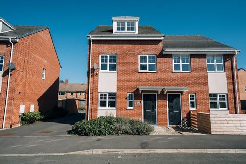 3 bedroom townhouse to rent, Letchworth Drive, Stockton-On-Tees, Durham, TS19