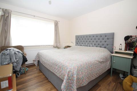 2 bedroom maisonette for sale, Sycamore Grove, New Malden