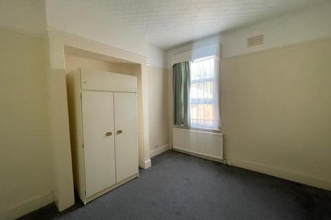 2 bedroom flat to rent, Linacre Road, London NW2