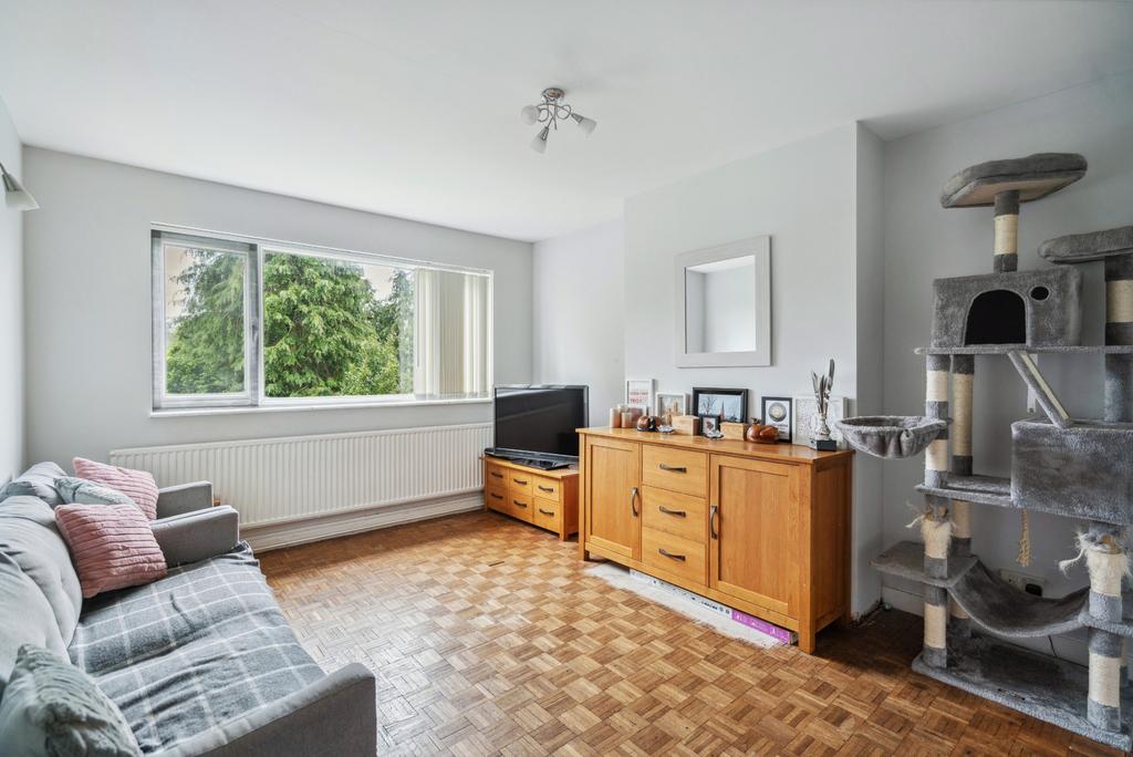 Chamberlain Way, Pinner, HA5 2 bed for sale £395,000