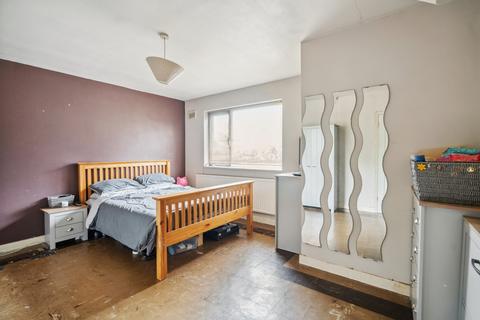 2 bedroom maisonette for sale, Chamberlain Way, Pinner, HA5