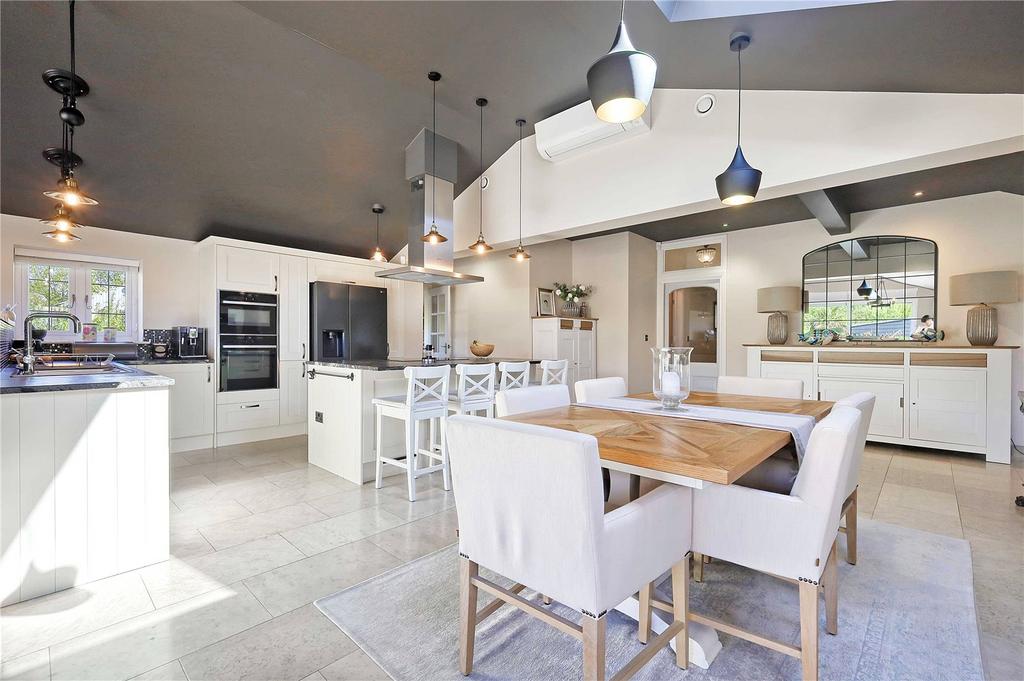 Kitchen/Dining Area