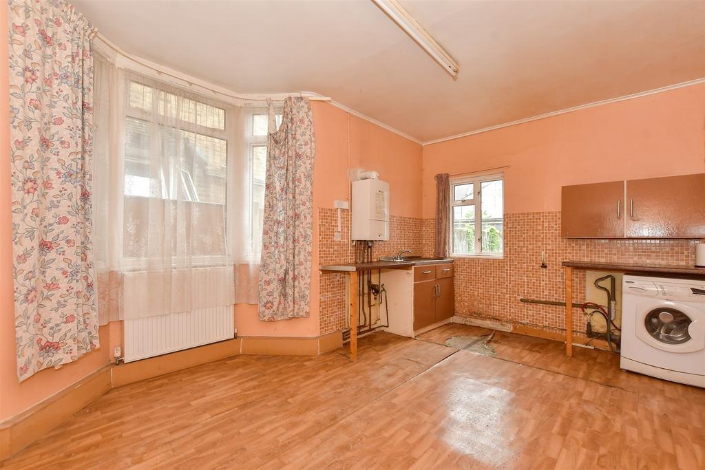 Kitchen/ Breakfast Room