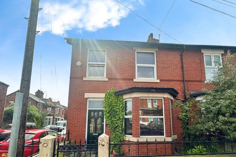 3 bedroom end of terrace house to rent, Prestwich, Manchester M25
