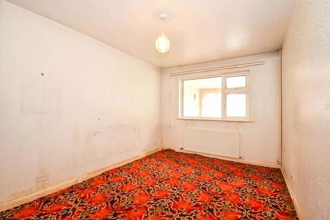 2 bedroom bungalow for sale, Hatch Lane, Harmondsworth, West Drayton, ., UB7 0AZ