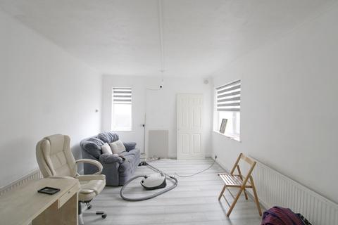 2 bedroom ground floor maisonette to rent, Lower Road, Harrow HA2