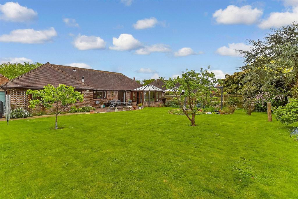 Dairy Lane, Maudlin, Chichester, West... 4 bed detached bungalow for