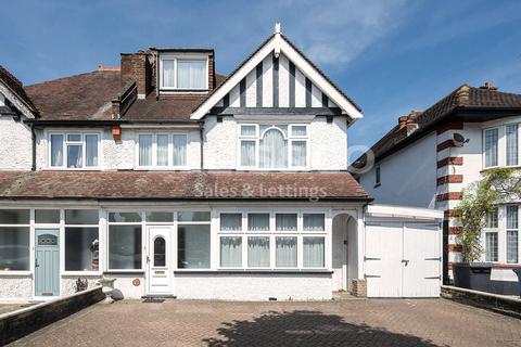 9 Sylvan Avenue, London, NW7 2JH