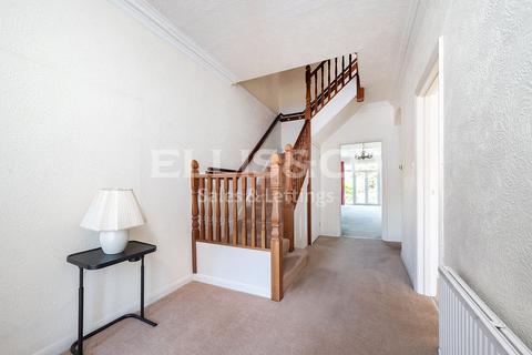 9 Sylvan Avenue, London, NW7 2JH