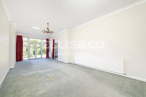 9 Sylvan Avenue, London, NW7 2JH