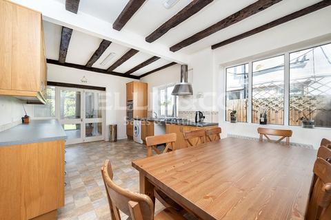 9 Sylvan Avenue, London, NW7 2JH