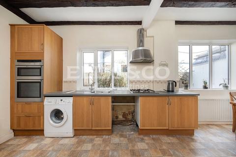 9 Sylvan Avenue, London, NW7 2JH