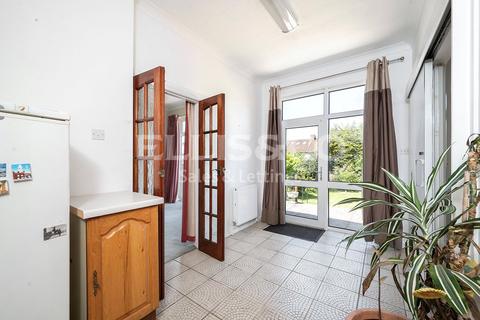9 Sylvan Avenue, London, NW7 2JH