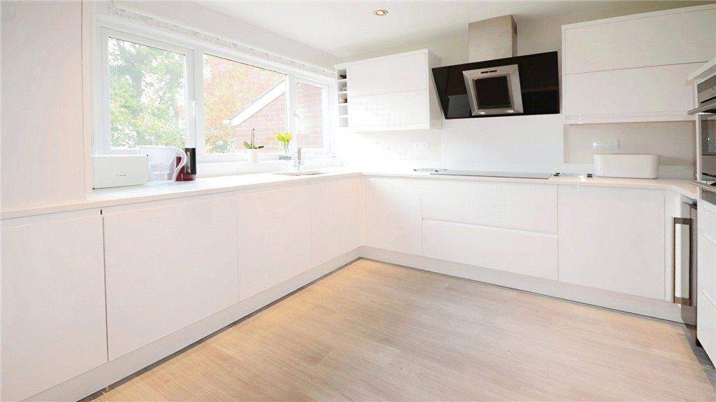 Basford Way, Windsor, Berkshire 3 bed terraced house for sale £450,000