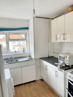 2 bedroom flat to rent, High Street, Feltham TW13