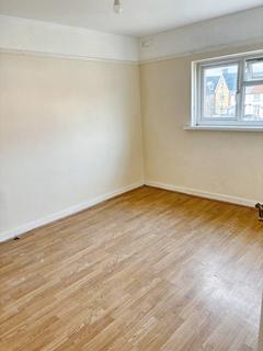 2 bedroom flat to rent, High Street, Feltham TW13