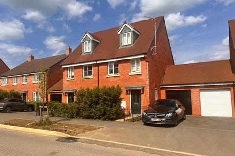 3 bedroom townhouse to rent, Berryfields,  Aylesbury,  HP18
