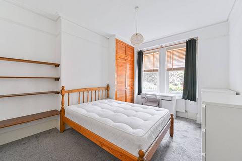 3 bedroom flat to rent, Crownstone Road, Brixton, London, SW2