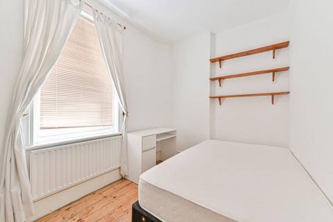 3 bedroom flat to rent, Crownstone Road, Brixton, London, SW2