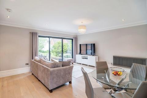 2 bedroom apartment for sale, St. Lukes Way, Wickford, SS11