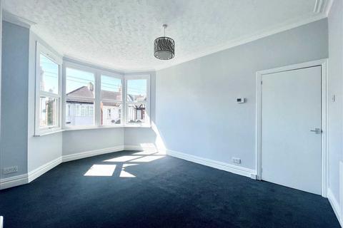 1 bedroom apartment to rent, Westcliff on Sea SS0