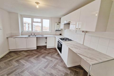 2 bedroom flat for sale, Caister Drive, SS13