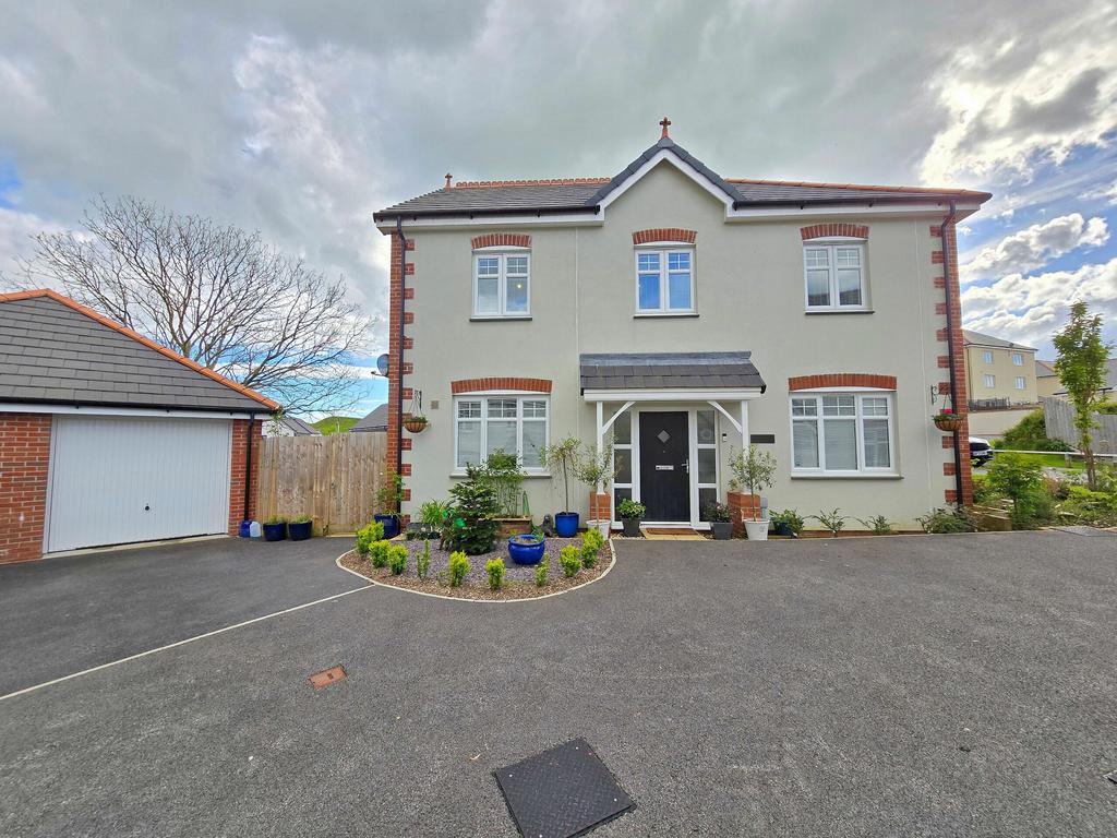 Tavistock PL19 4 bed detached house for sale £465,000