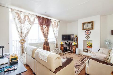 3 bedroom maisonette for sale, Seeley Drive, London SE21