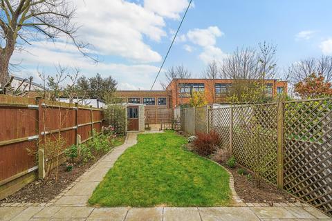 135 Wolsey Drive, Kingston Upon Thames, KT2 5DR