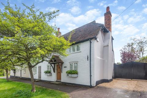 4 bedroom end of terrace house for sale, High Street, Odiham, Hook, Hampshire