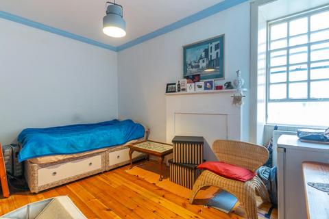 1 bedroom flat to rent, 2288L – Robertson's Close, Edinburgh, EH1 1LY