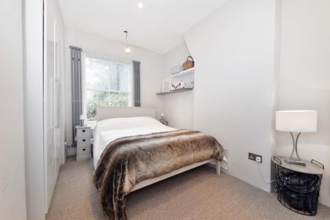 1 bedroom flat for sale, Cambridge Gardens, London, W10