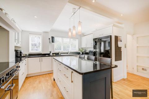 2 The Uplands, Loughton, IG10 1NH