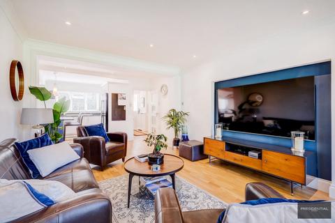2 The Uplands, Loughton, IG10 1NH