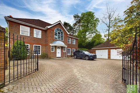 5 bedroom detached house to rent, Timberley Place, Crowthorne, Berkshire, RG45