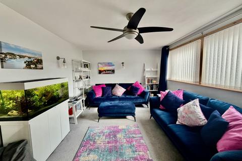 3 bedroom end of terrace house for sale, Howitts Gardens, St Neots PE19
