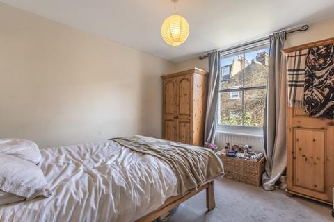 2 bedroom flat to rent, St. Luke's Avenue Clapham SW4
