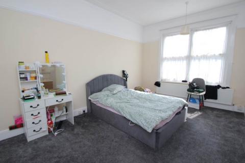 2 bedroom flat for sale, Elderton Road, Westcliff On Sea