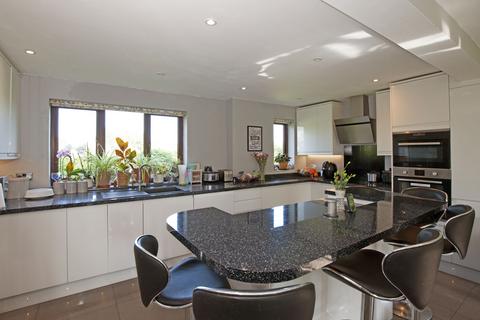 4 bedroom detached house for sale, Church Road, Ramsden Bellhouse, Billericay