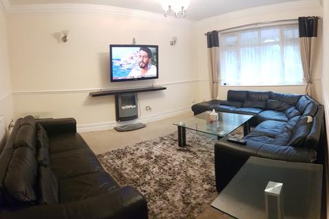 5 bedroom semi-detached house to rent, Kingswood Road, Manchester M14 6RY