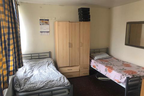 1 bedroom in a flat share to rent, Denmark Street, London NW6