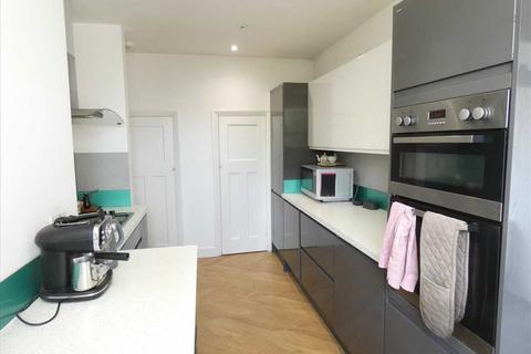 Flat F, Chatfield Court, 10 Boscombe Spa Road, Bournemouth, BH5 1BD