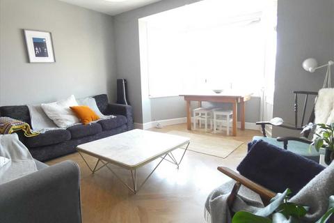 Flat F, Chatfield Court, 10 Boscombe Spa Road, Bournemouth, BH5 1BD
