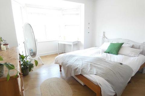 Flat F, Chatfield Court, 10 Boscombe Spa Road, Bournemouth, BH5 1BD