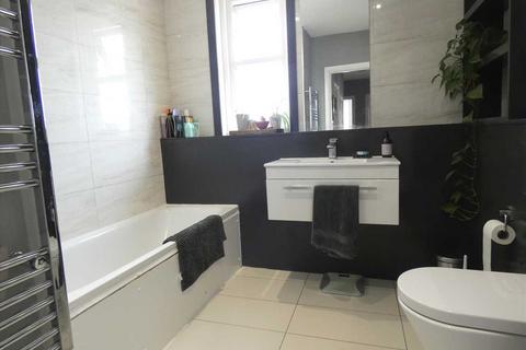 Flat F, Chatfield Court, 10 Boscombe Spa Road, Bournemouth, BH5 1BD