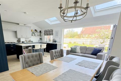 4 bedroom detached house for sale, Canford Magna