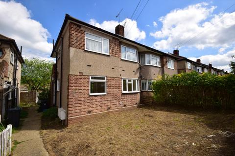 2 bedroom maisonette to rent, Fullwell Avenue, Ilford, IG5