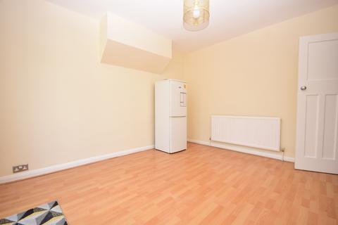2 bedroom maisonette to rent, Fullwell Avenue, Ilford, IG5
